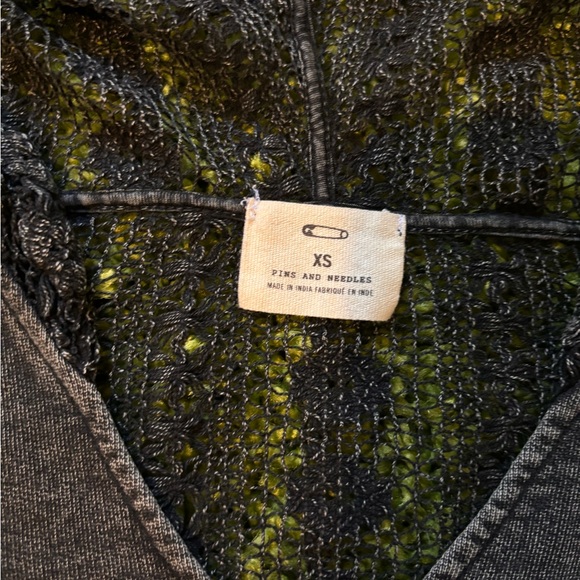 Unique embroidered and crocheted hooded sweater - Picture 4 of 5